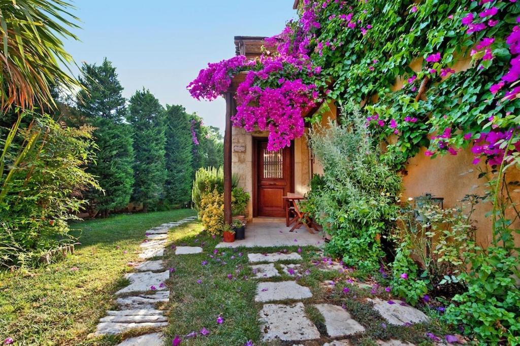 Holiday Home In The Archanes With A Garden Kültér fotó